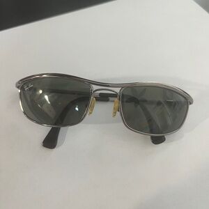 The Ray-Ban Junior RJ9502S is a stylish, durable sunglass, kids